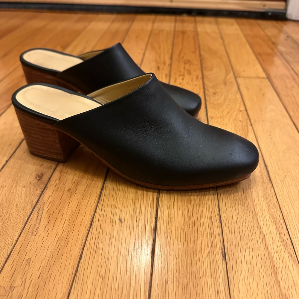 Nisolo Black Leather Mules